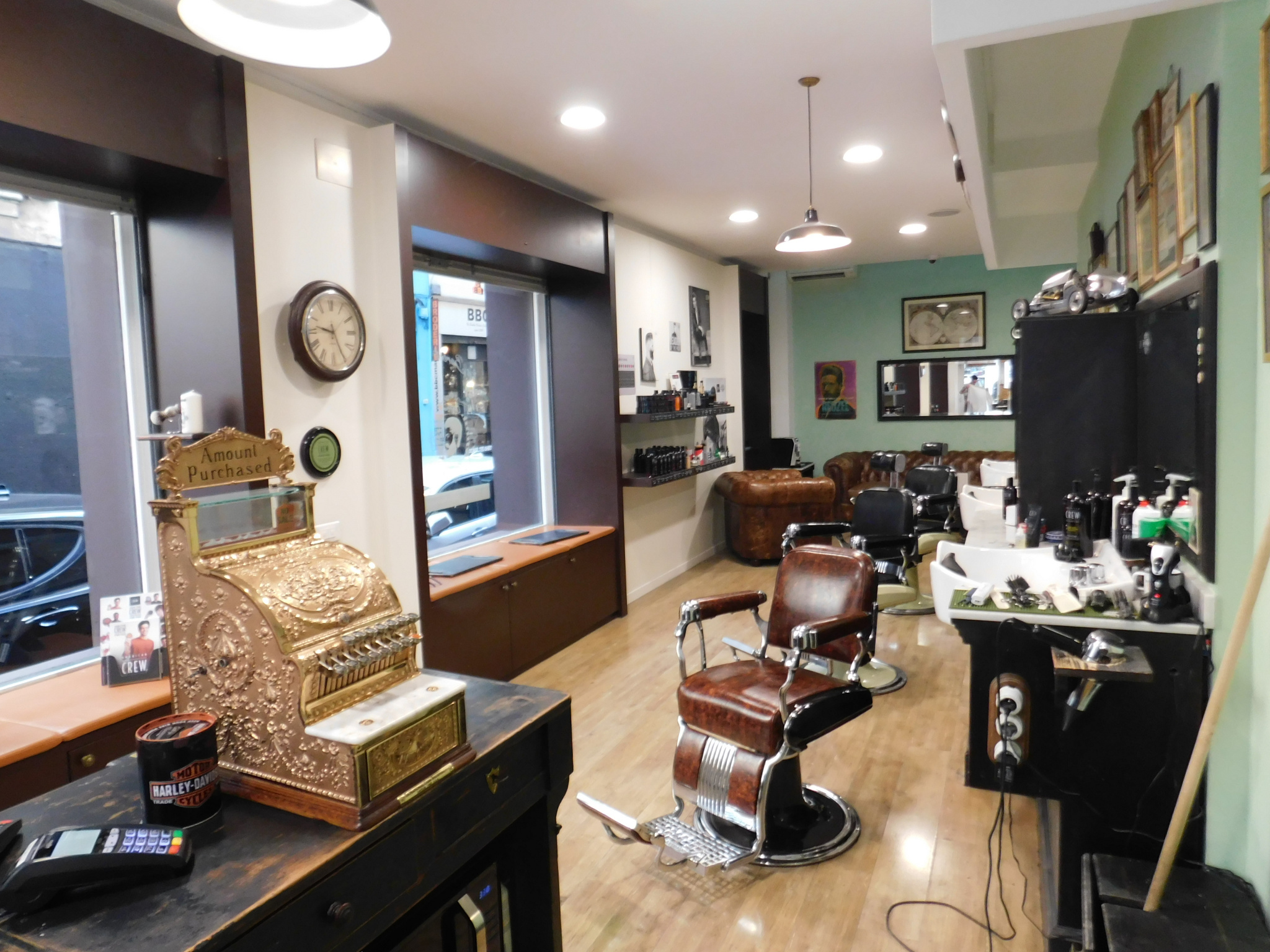 Salon de Barbier et coiffure situé rue Paradis, 13006 Marsei 